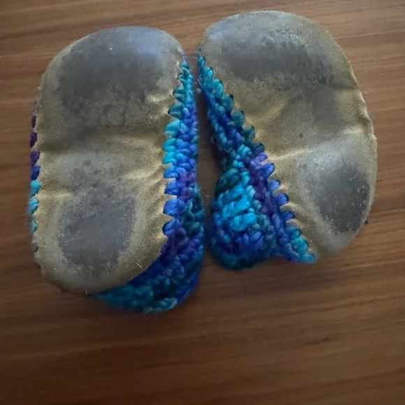 Colorful Knitted Slippers - Picture 2 of 3